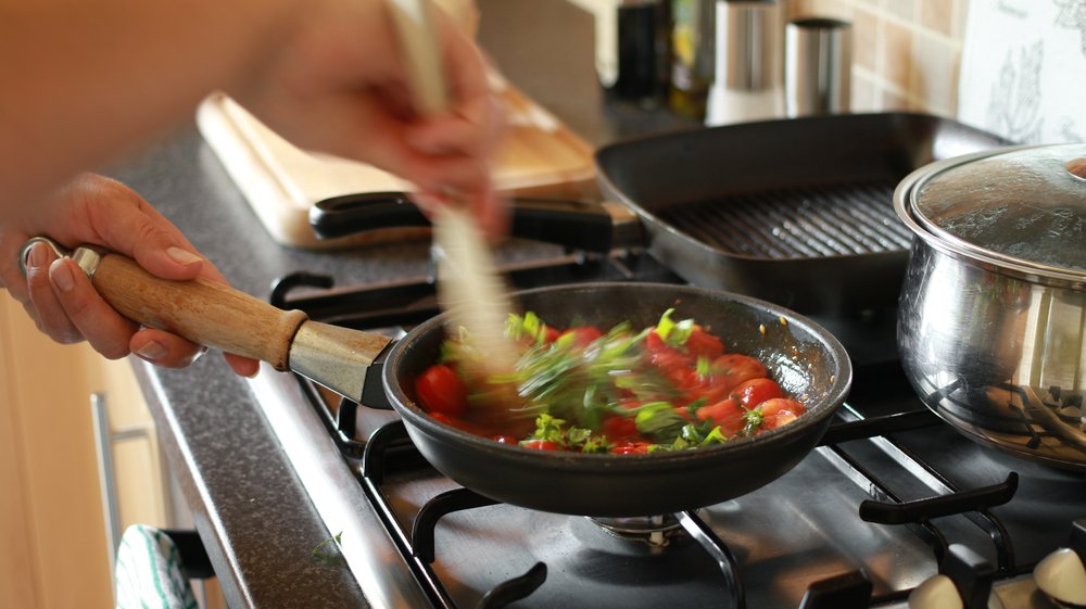 cooking leafy greens in cast iron along with tomatoes can combat anemia